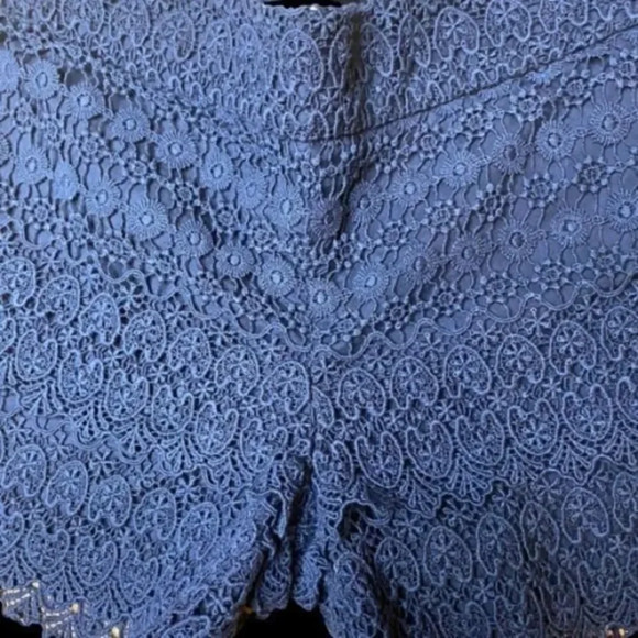 Anne Taylor Loft Tiered lace shorts - Picture 4 of 9